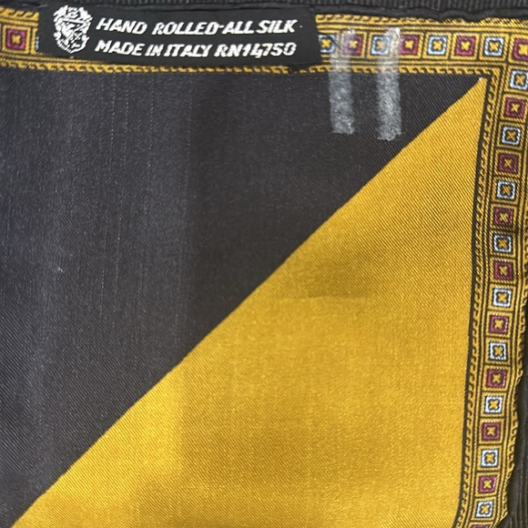 Vintage Scarf 100% silk by Jaques Piaget
Excellent vintage condition - Picture 3 of 4